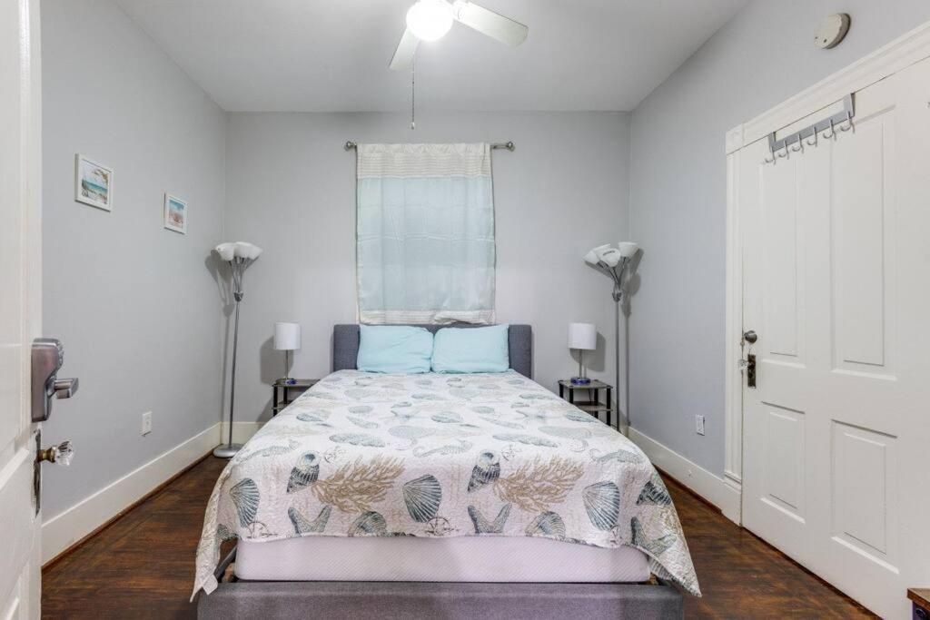 Cozy Sea Breeze Bungalow - 2 Mins To The Beach Galveston Exteriör bild
